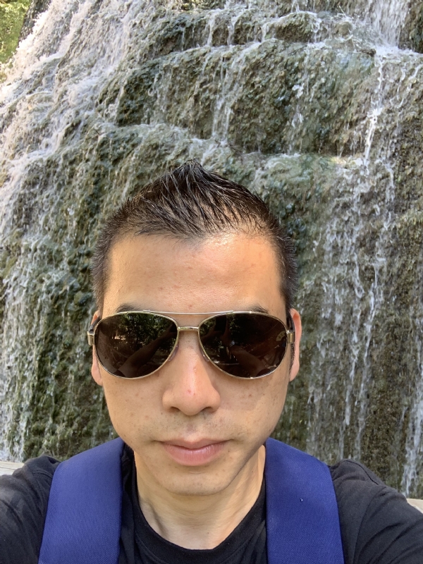 高兴的第二张照片--福建征婚网