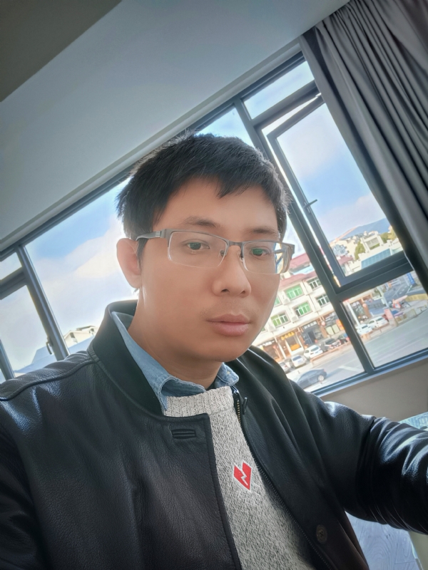 也许只是缺少一个拥抱的第二张照片--福建征婚网